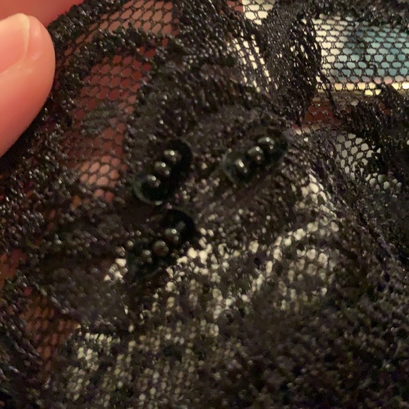 V-neck layered beaded lace black dress. - Picture 9 of 9